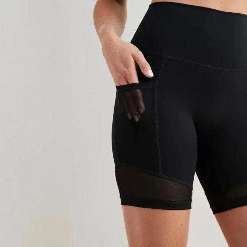 Aerie Classic Biker Shorts 6" with Mesh Detailing and Pockets - Size XS in Black